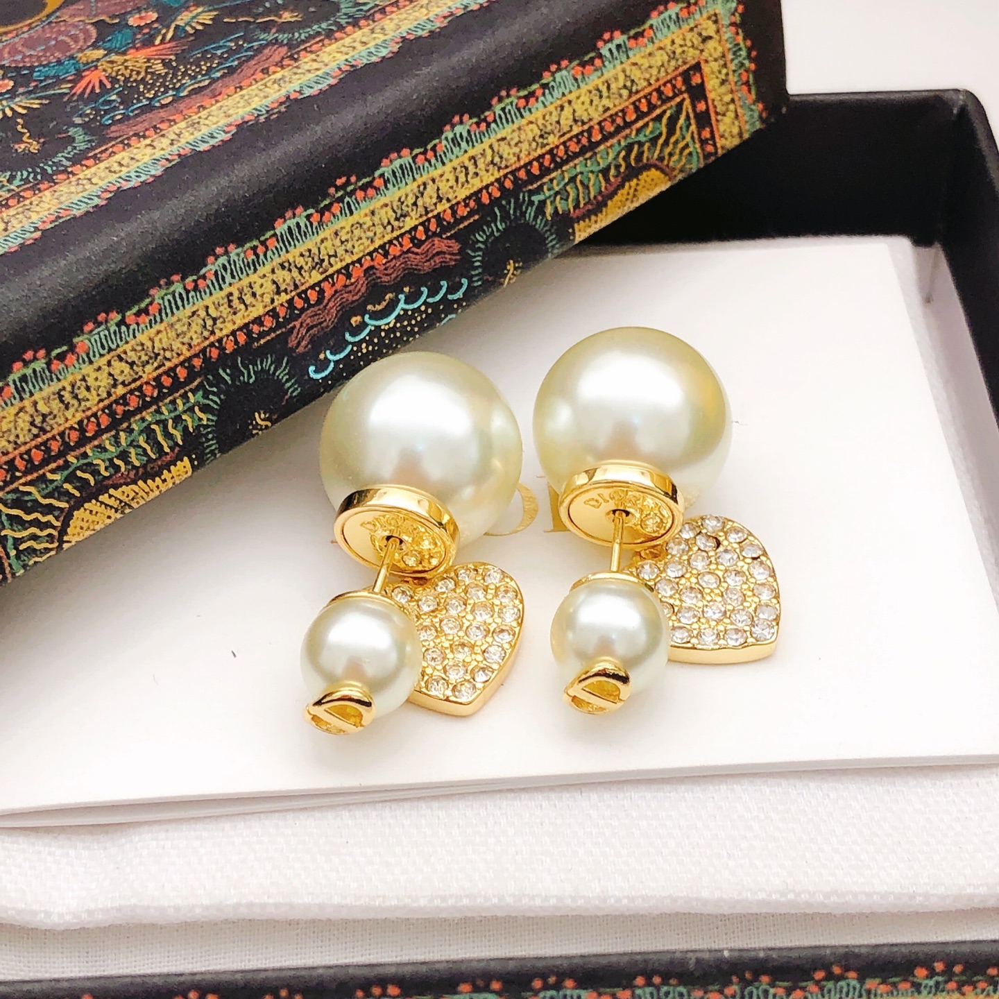 编号DED0057
 【dio*最新款🆕🆕爱心耳钉】一致专柜🆕黄铜材质