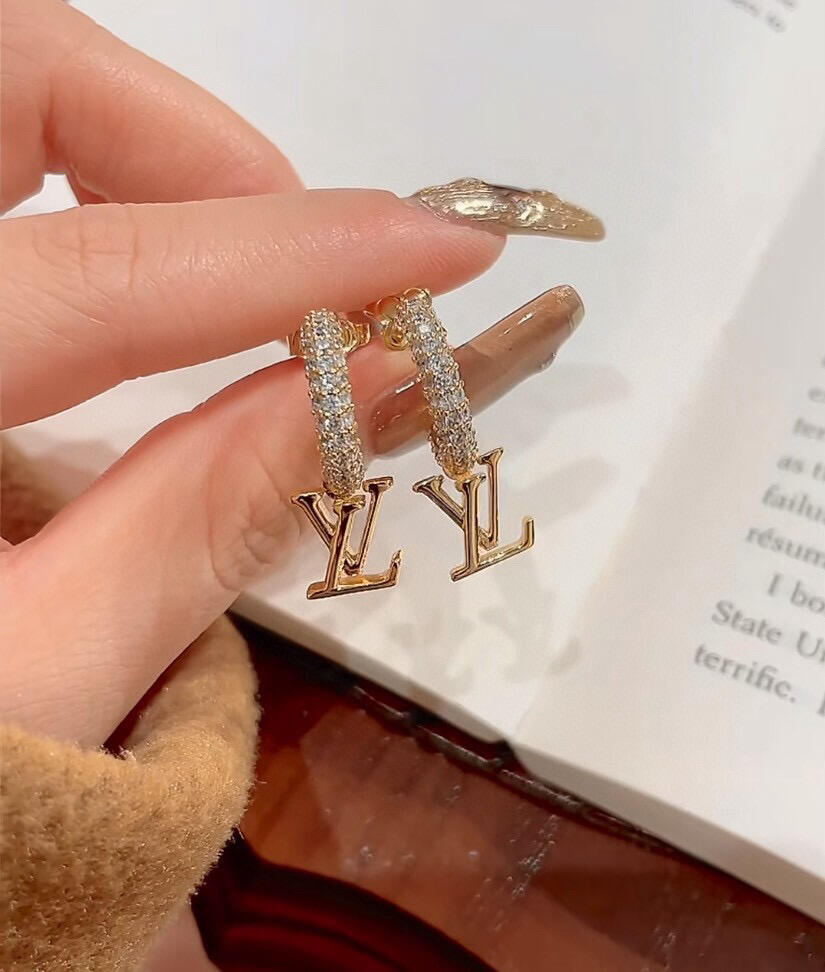 编号LED0201
 【Lv*最新款🆕🆕耳勾】一致专柜🆕黄铜材质