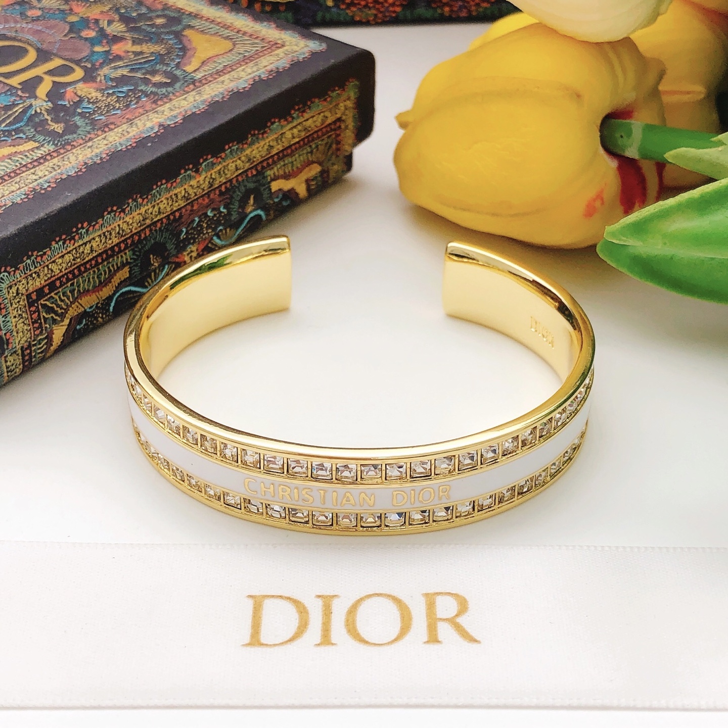 编号DSZ0005
 【dio*最新款🆕🆕方钻白色滴油手镯】一致专柜🆕黄铜材质