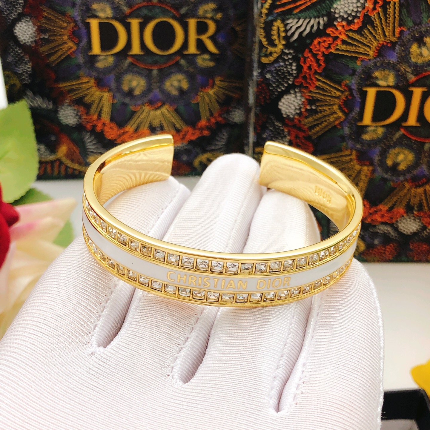 编号DSZ0005
 【dio*最新款🆕🆕方钻白色滴油手镯】一致专柜🆕黄铜材质