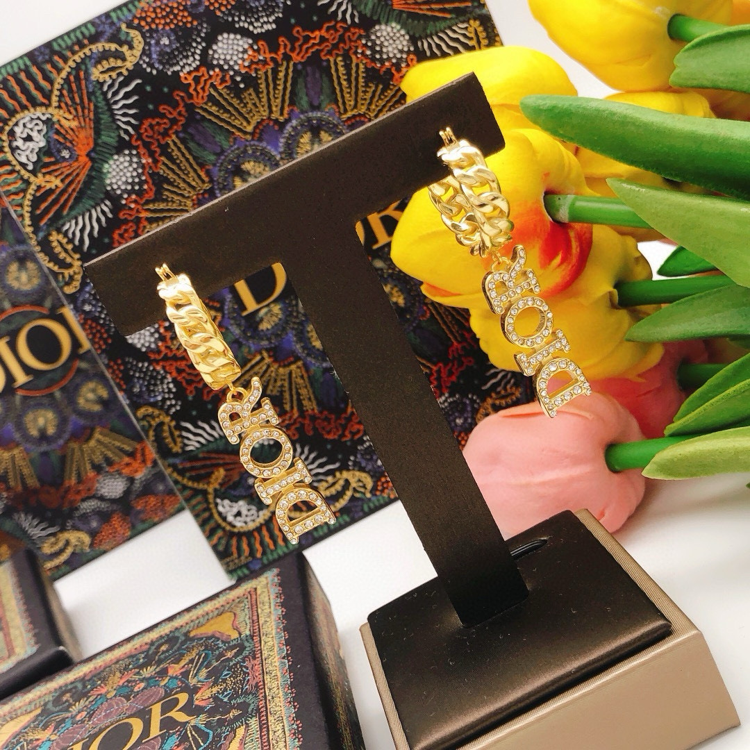 编号DED0359
迪奥 原单新品 DIOR星星 珍珠耳钉耳勾耳环  高端品质，专柜11开模，专柜原版同