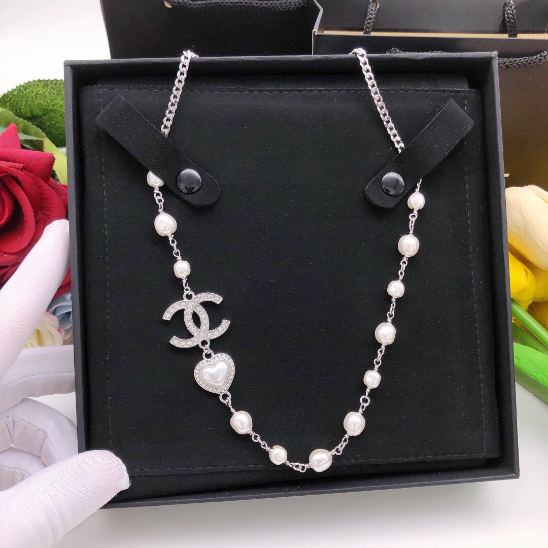 N.º XXL0260 【Último modelo de ch*nel🆕🆕 collar de corazón plateado】 consistente con el material de latón ZP
