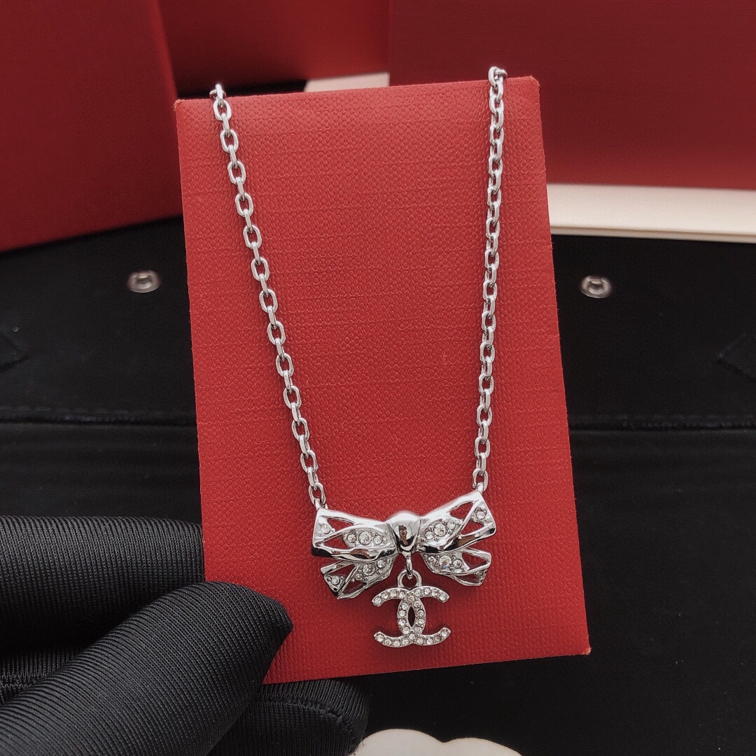 编号XXL0342
 【ch*nel最新款🆕🆕蝴蝶结项链】一致专柜🆕黄铜材质