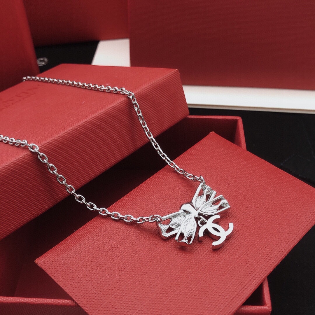 编号XXL0342
 【ch*nel最新款🆕🆕蝴蝶结项链】一致专柜🆕黄铜材质