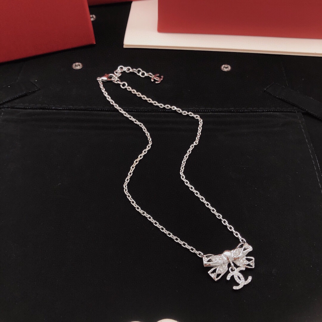 编号XXL0342
 【ch*nel最新款🆕🆕蝴蝶结项链】一致专柜🆕黄铜材质