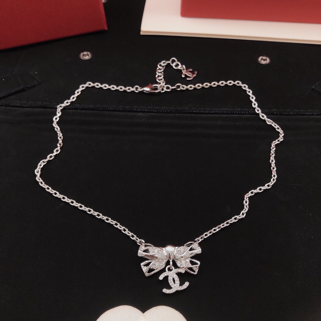 编号XXL0342
 【ch*nel最新款🆕🆕蝴蝶结项链】一致专柜🆕黄铜材质