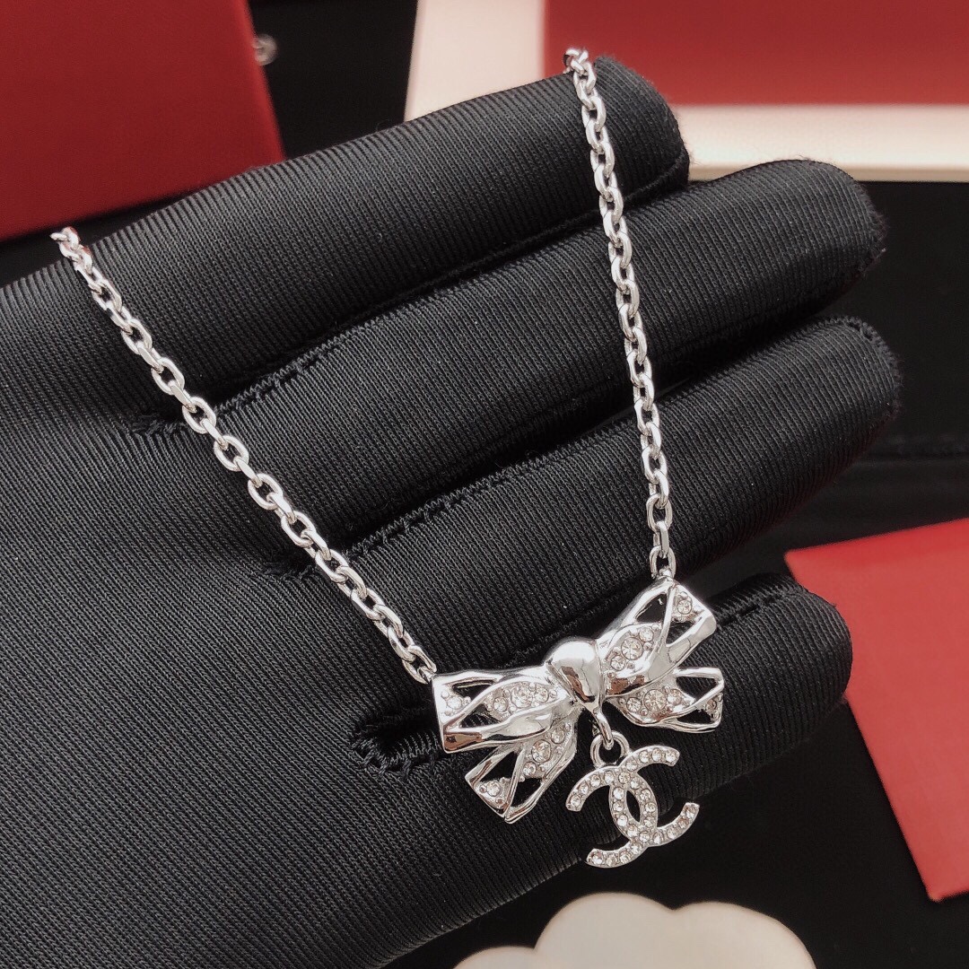 编号XXL0342
 【ch*nel最新款🆕🆕蝴蝶结项链】一致专柜🆕黄铜材质