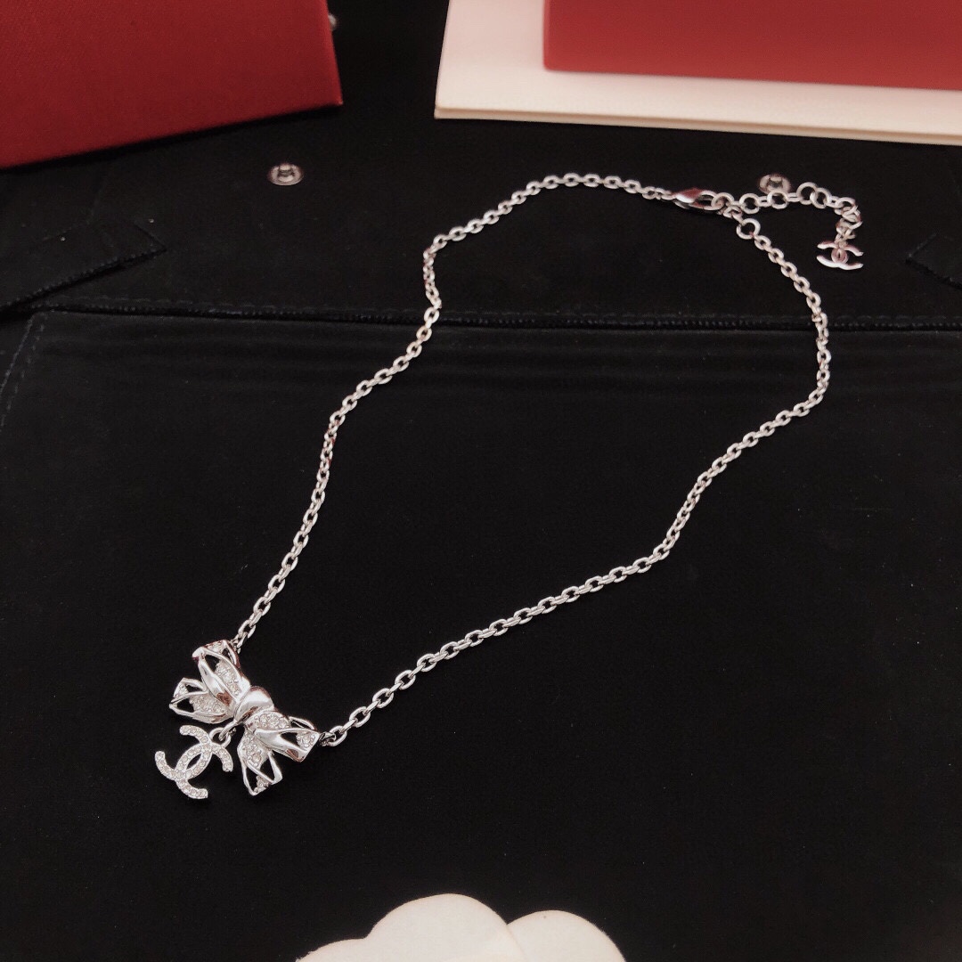 编号XXL0342
 【ch*nel最新款🆕🆕蝴蝶结项链】一致专柜🆕黄铜材质