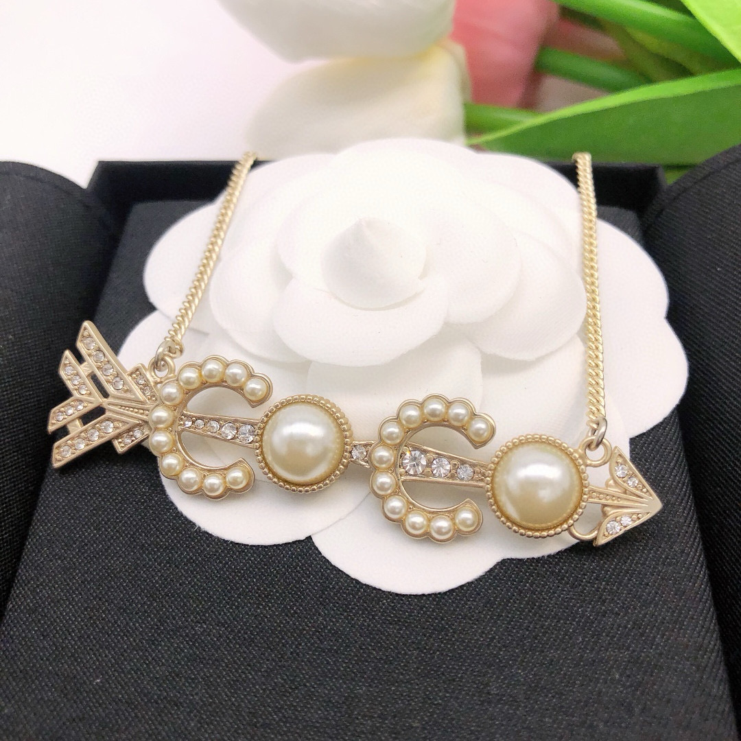 编号XXL0057
香奈儿CHANEL 原单新品  小香COCO➡️珍珠镶钻项链 高端品质，专柜11开模