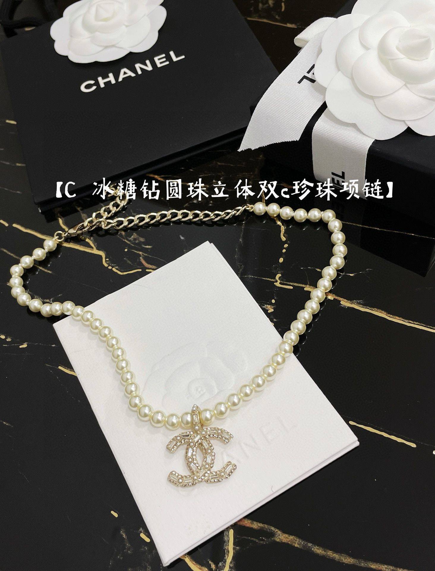 编号XXL0109项链
𝐂𝐡@𝐧𝐞𝐥 𝟐𝟐𝐤 最美首饰
方钻镶嵌珍珠和闪石真的很美
细节满满
