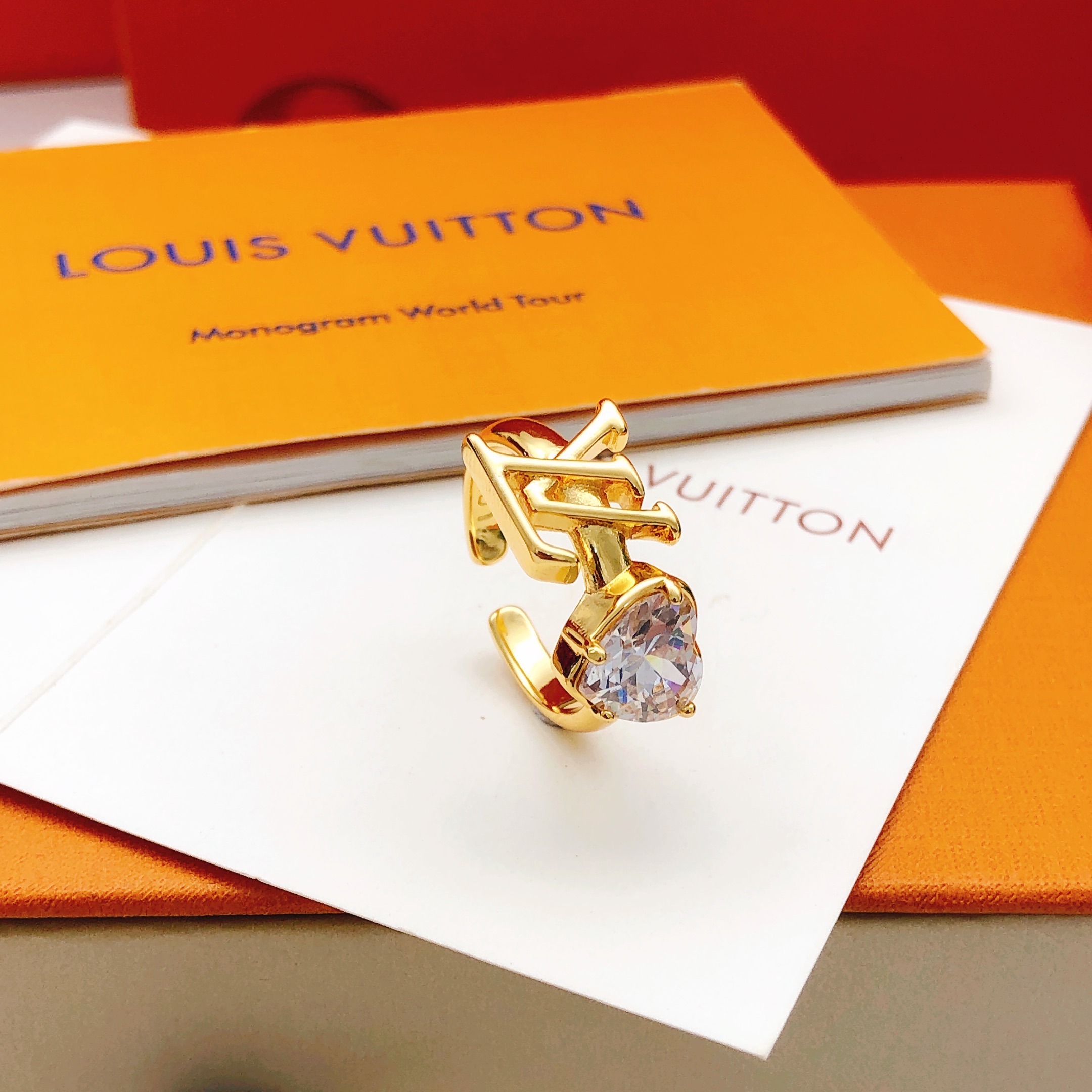 编号LJZ0040
 【Lv*最新款🆕🆕爱心戒指】一致专柜🆕黄铜材质