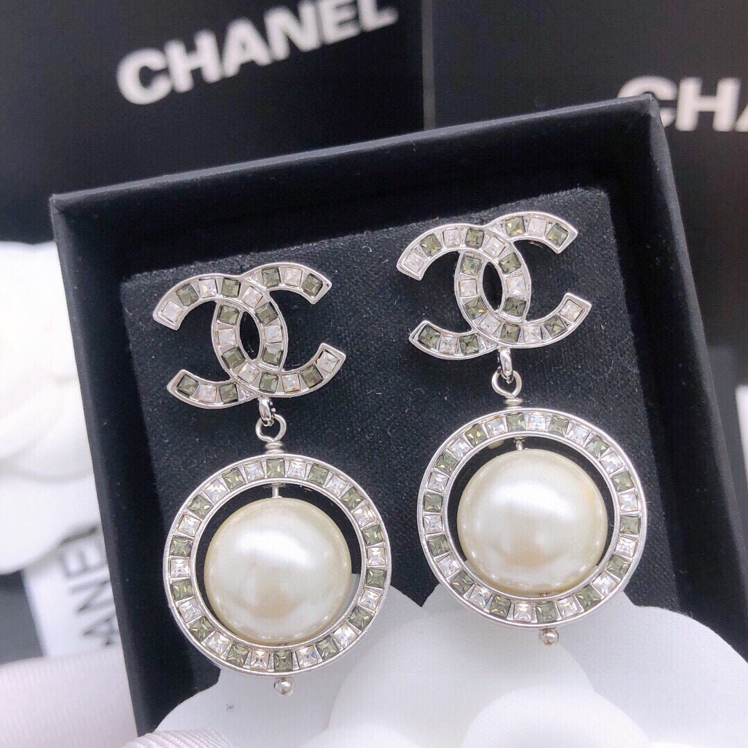 编号XED0722
新品🌸华丽丽✨✨ 这个系列超级火 银色耳钉珍珠 彩钻圆球圆形耳吊 网红同款 耳钉 时