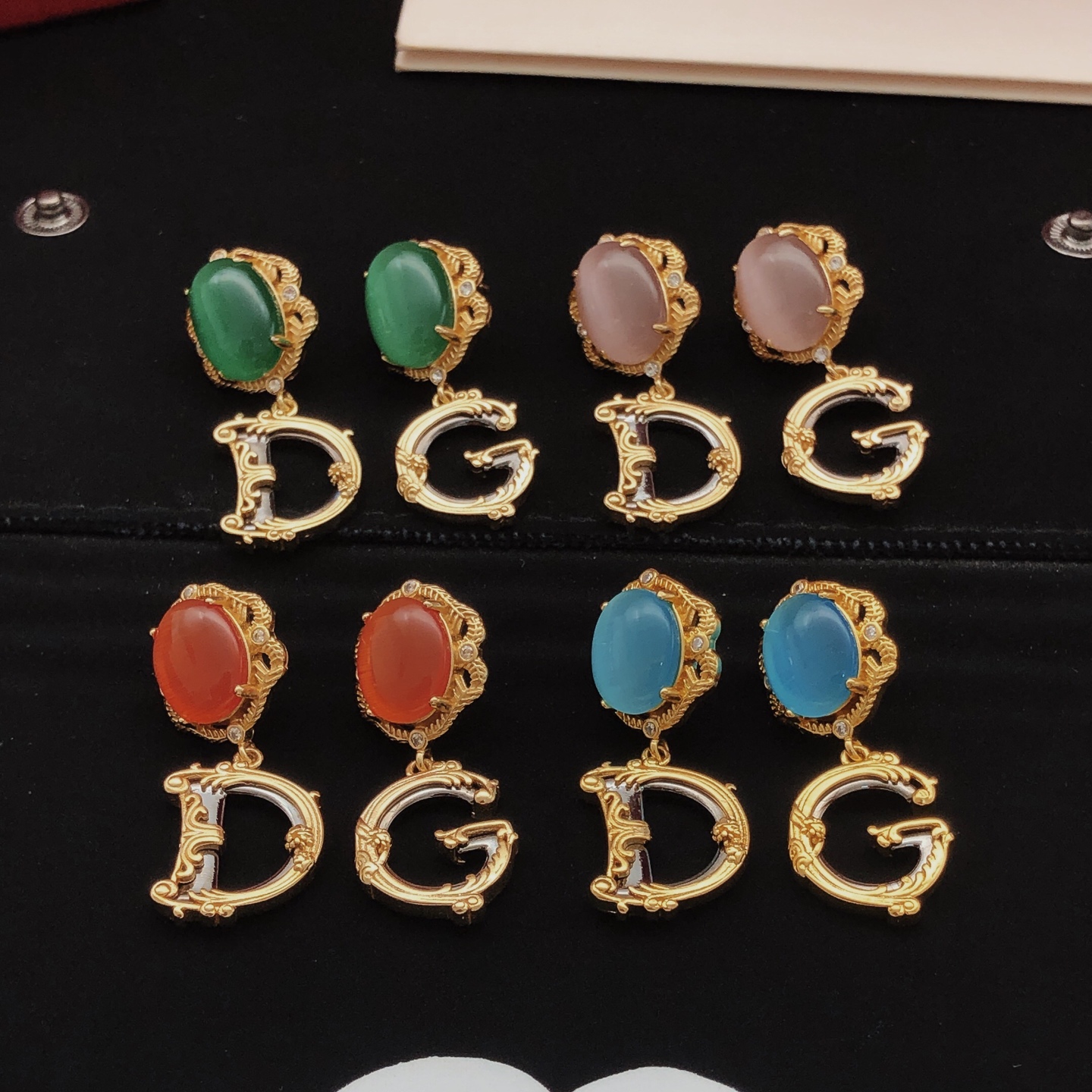编号DGED0037
 【DG*最新款🆕🆕红色宝石耳钉】一致专柜🆕黄铜材质