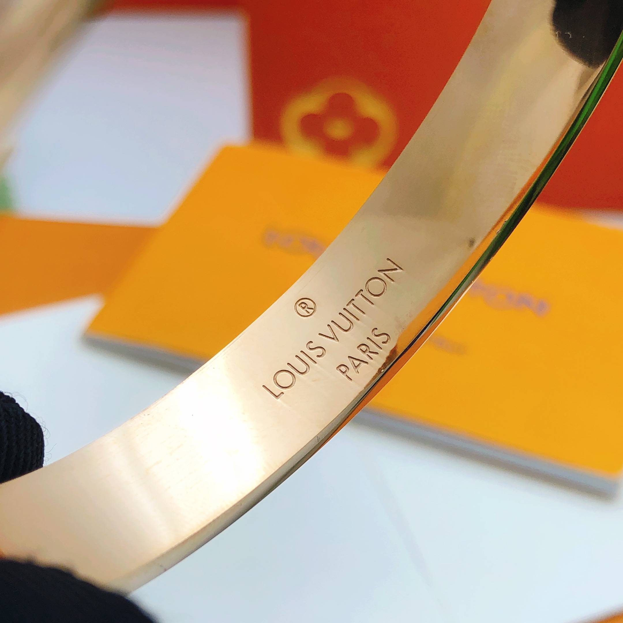 编号LSZ0031
 【Lv*最新款🆕🆕玫瑰金色老花手镯】一致专柜🆕黄铜材质