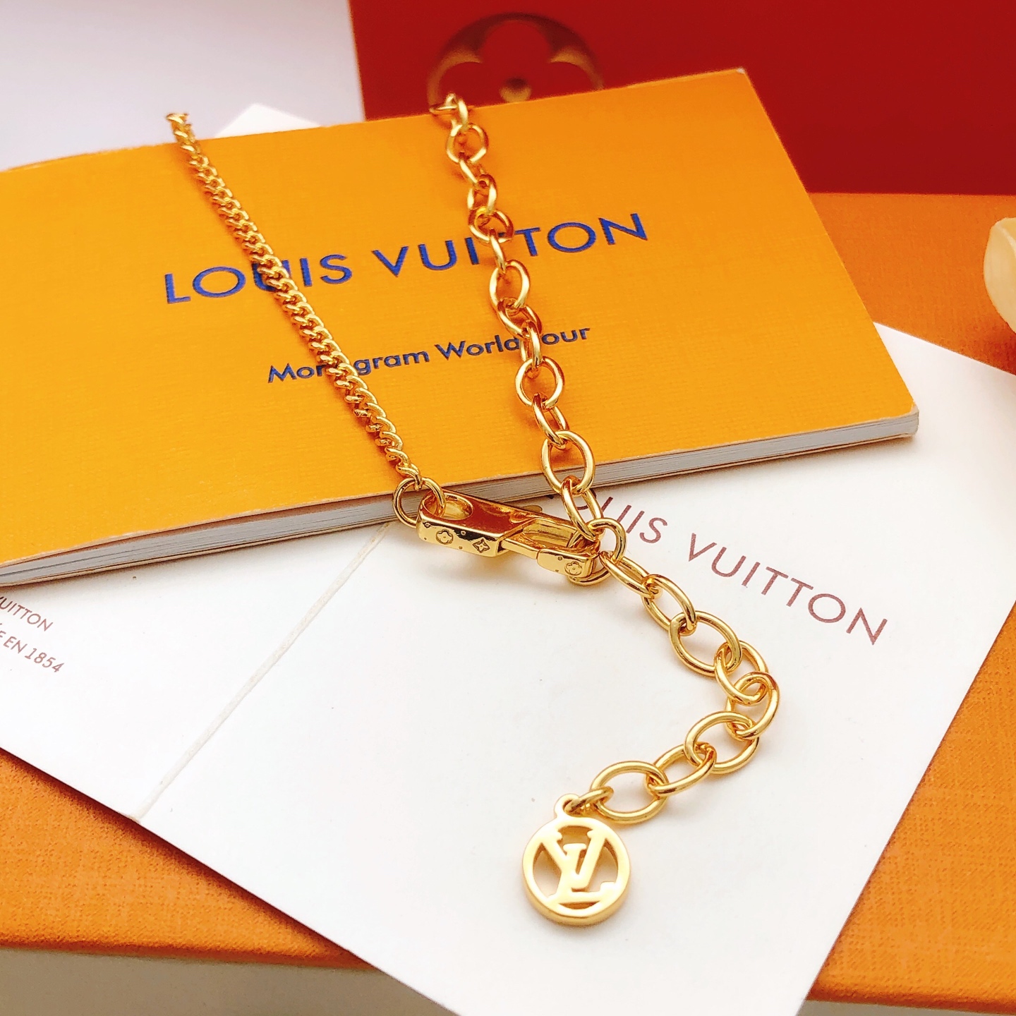 编号LXL0259 【Lv*最新款🆕🆕方块方形滴油彩色项链】一致专柜🆕黄铜材质