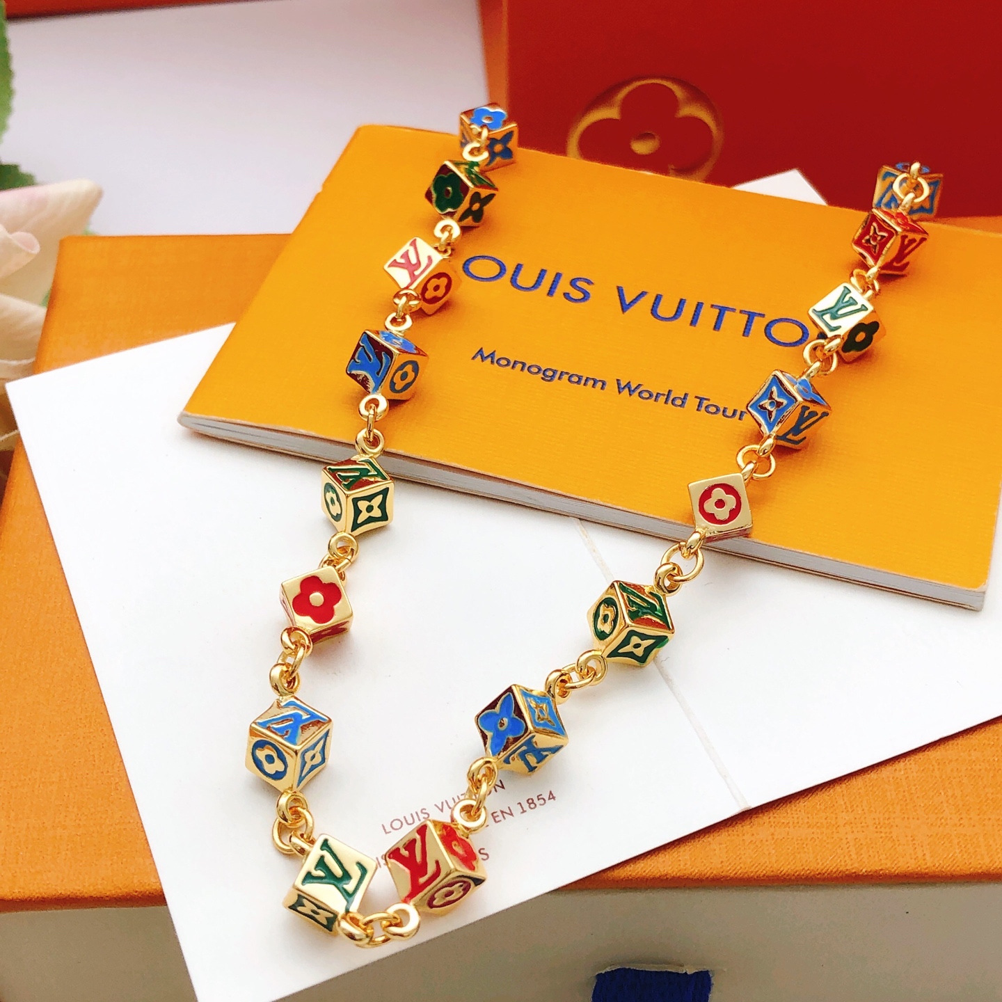 编号LXL0259 【Lv*最新款🆕🆕方块方形滴油彩色项链】一致专柜🆕黄铜材质