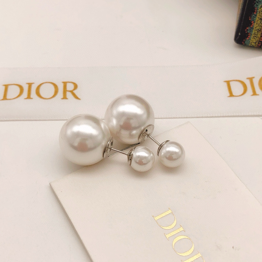 Dior CD大小珍珠银色耳钉 同款材质 925银针 Di0r 新款