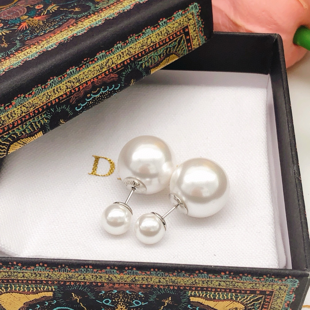 Dior CD大小珍珠银色耳钉 同款材质 925银针 Di0r 新款