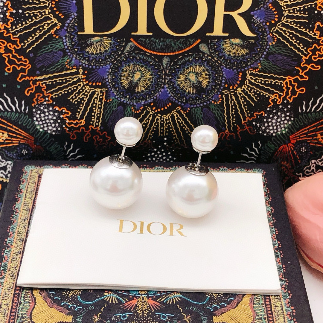 Dior CD大小珍珠银色耳钉 同款材质 925银针 Di0r 新款