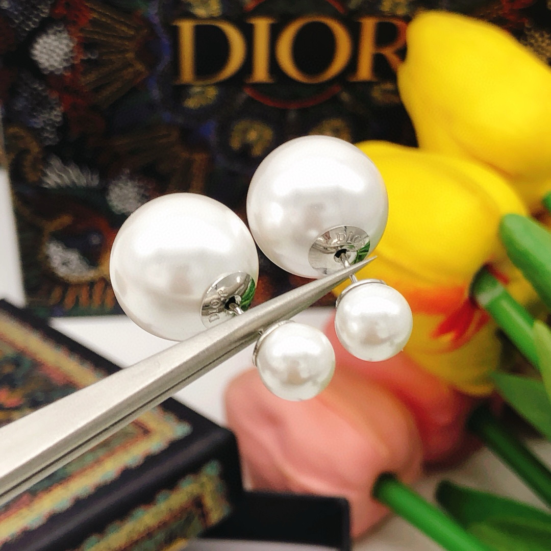 Dior CD大小珍珠银色耳钉 同款材质 925银针 Di0r 新款