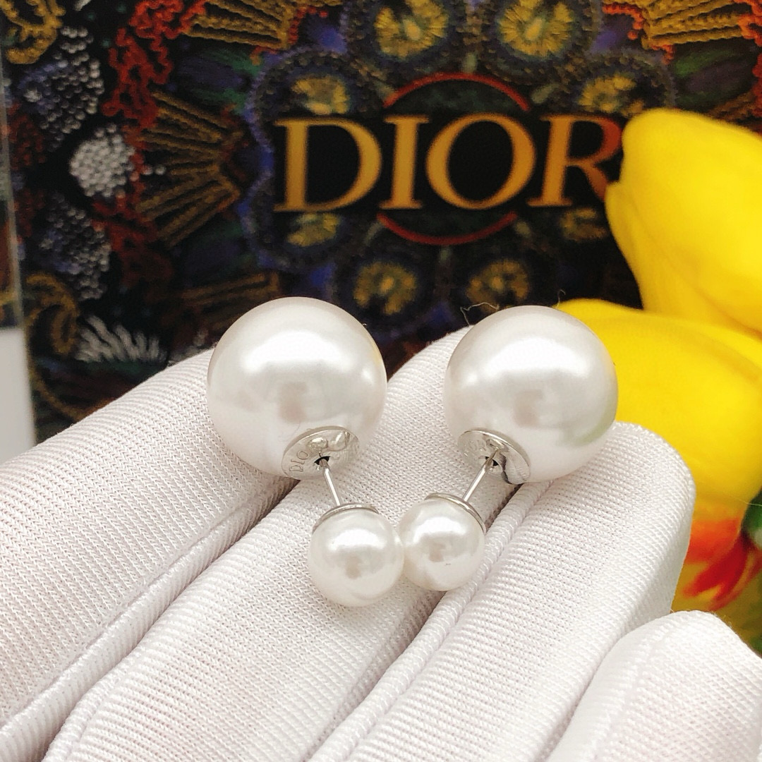 Dior CD大小珍珠银色耳钉 同款材质 925银针 Di0r 新款