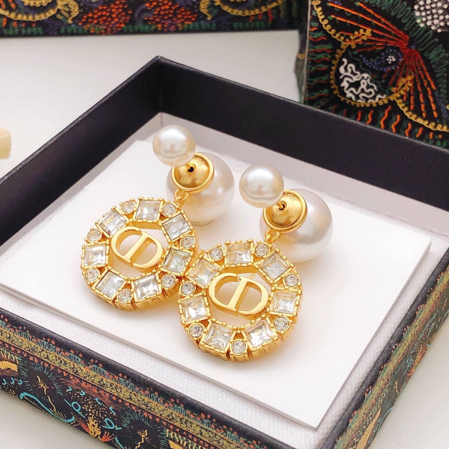 Van Cleef & Arpels Haute Couture Haute Joaillerie Fine Jewelry Earrings 4