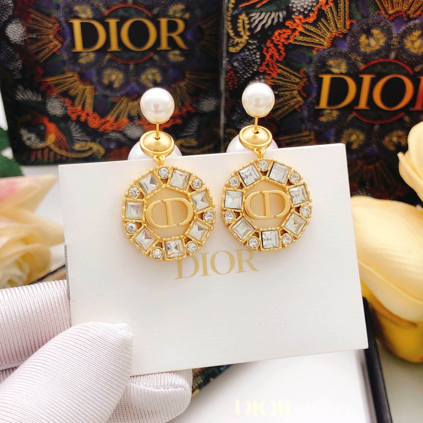 Van Cleef & Arpels Haute Couture Haute Joaillerie Fine Jewelry Earrings 2