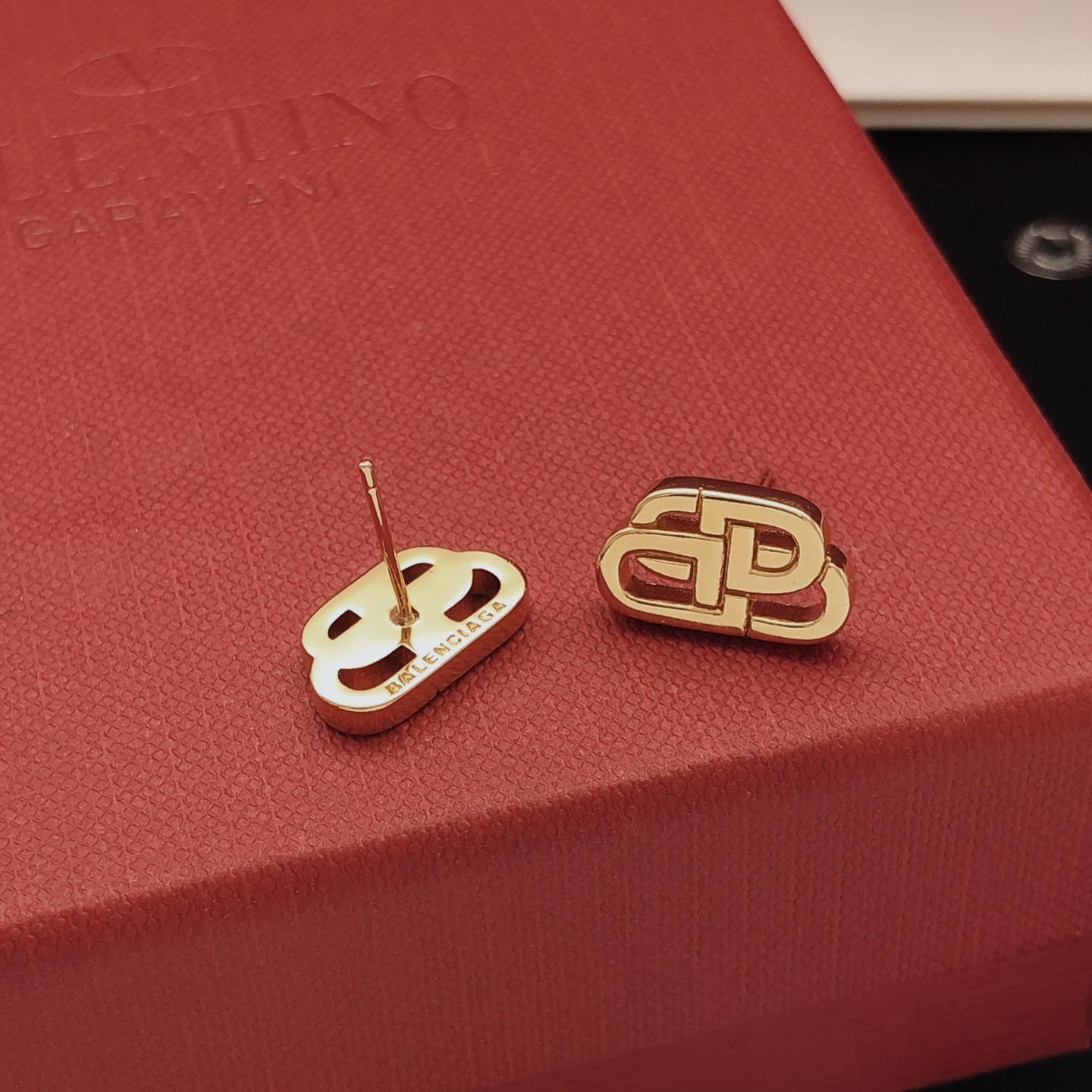 Number BED0008Balenciag's latest model 🆕🆕 Mini smooth earrings made of c - Comprehensive 7