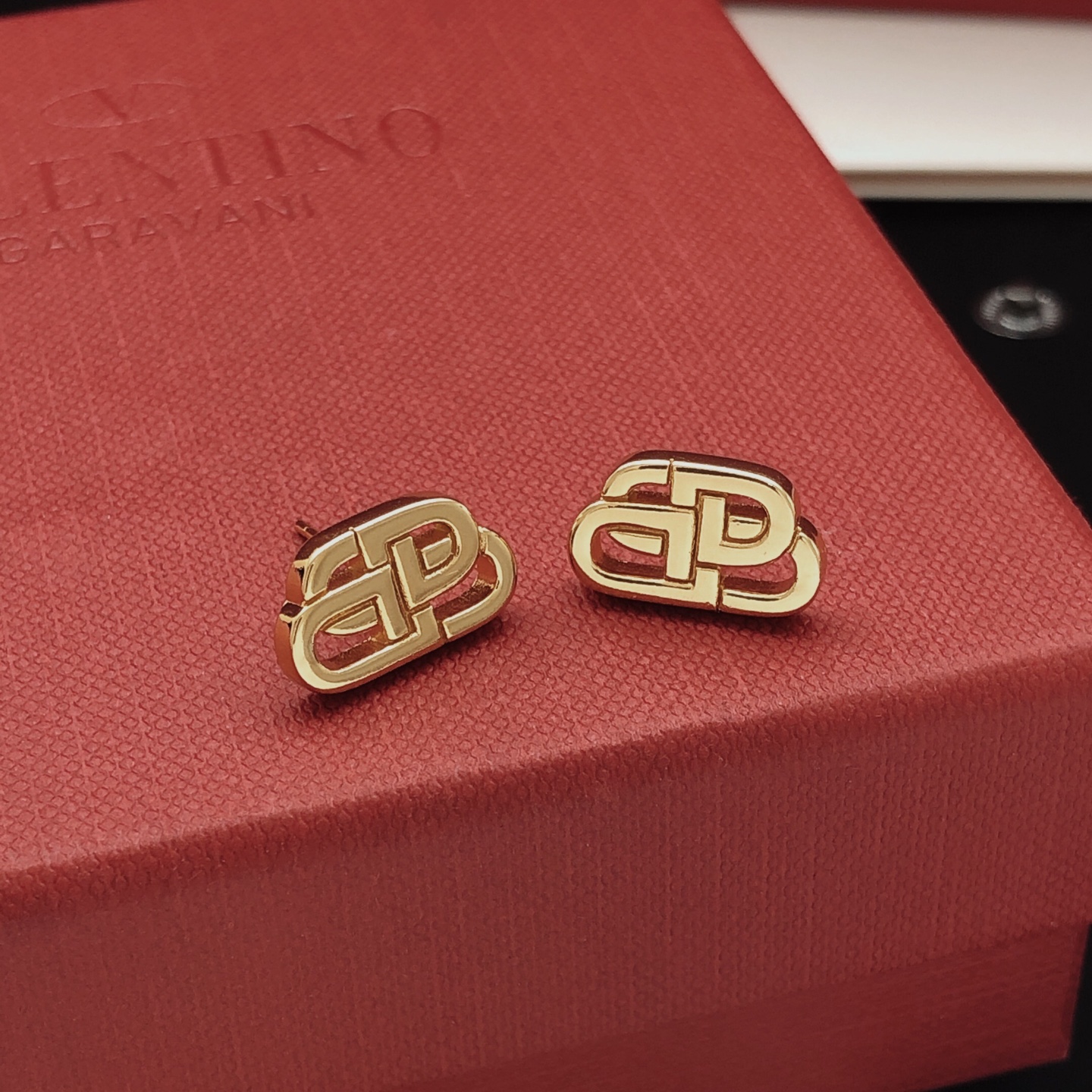 Number BED0008Balenciag's latest model 🆕🆕 Mini smooth earrings made of c - Comprehensive 6