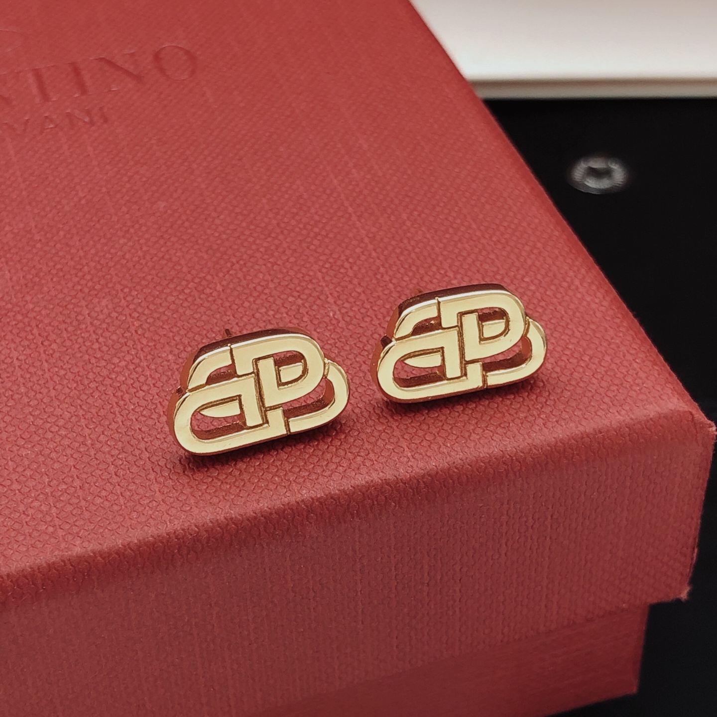 Number BED0008Balenciag's latest model 🆕🆕 Mini smooth earrings made of c - Comprehensive 5