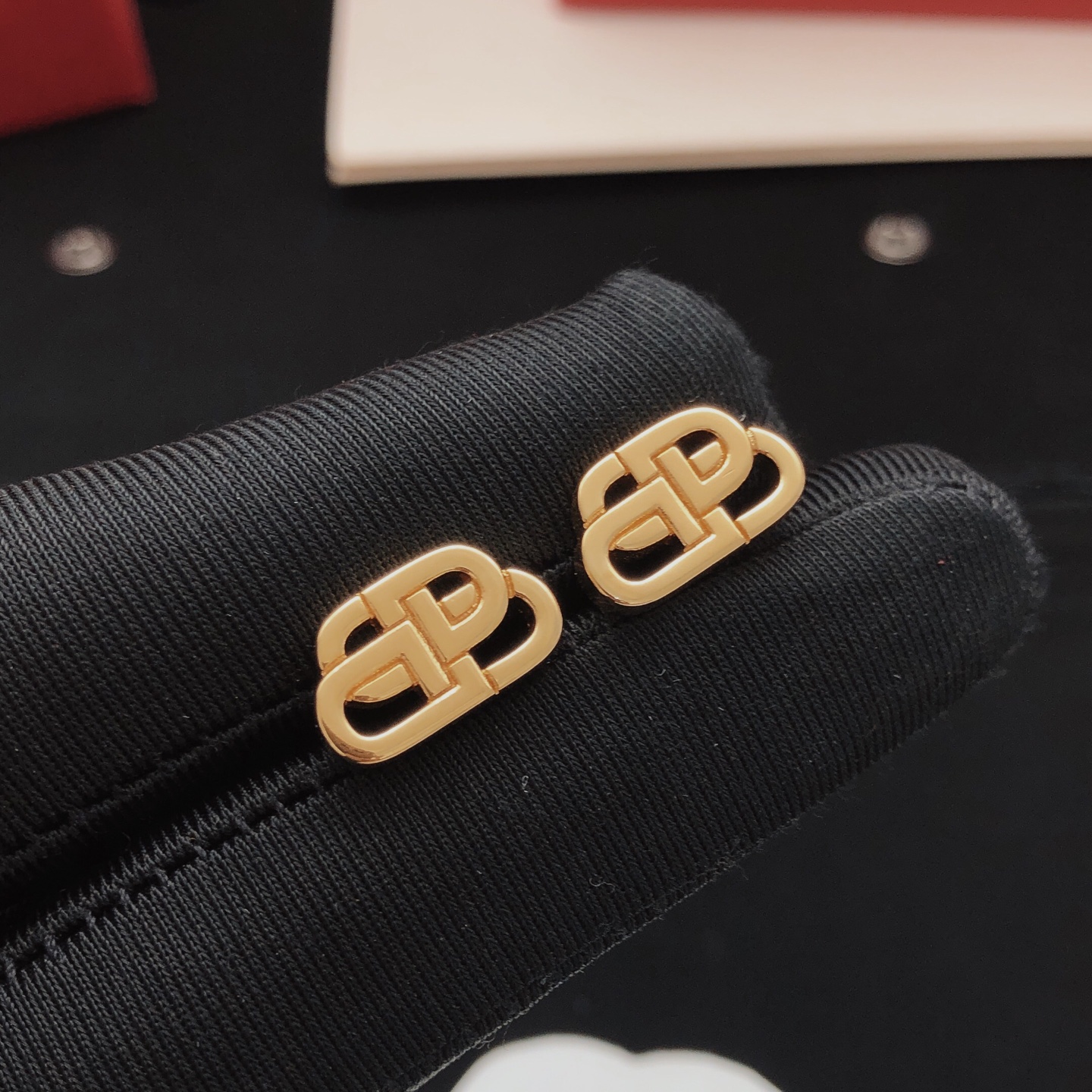 Number BED0008Balenciag's latest model 🆕🆕 Mini smooth earrings made of c - Comprehensive 2
