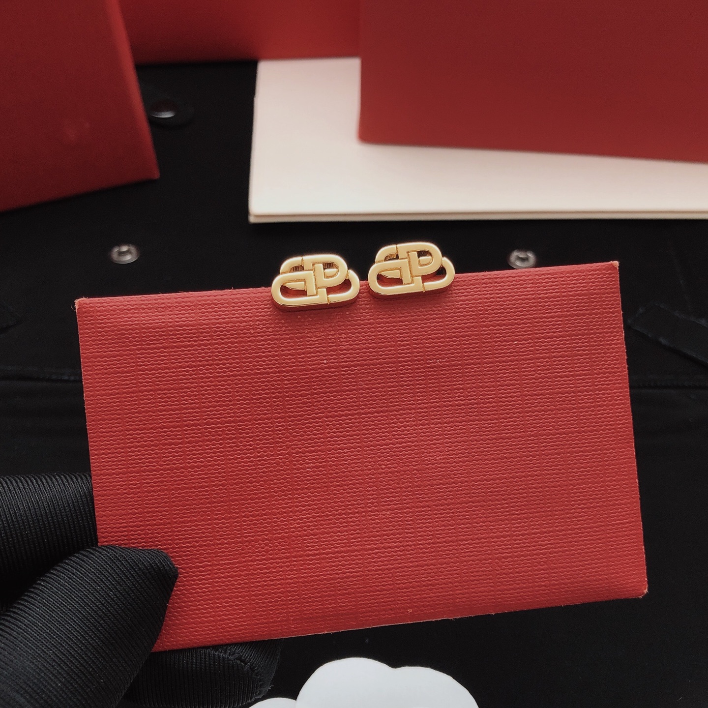 Number BED0008Balenciag's latest model 🆕🆕 Mini smooth earrings made of c - Comprehensive 4