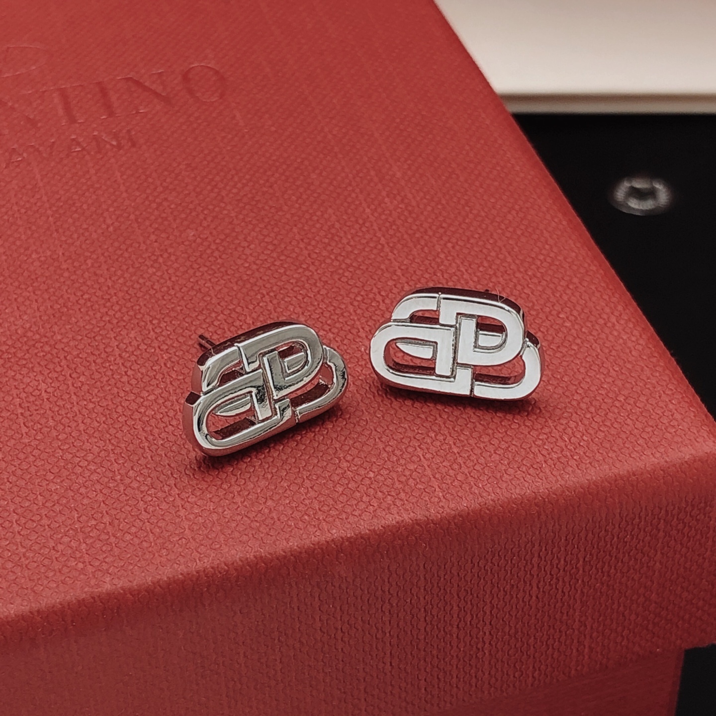 Number BED0009Balenciag's latest model 🆕🆕 Mini smooth earrings made of c - Comprehensive 6