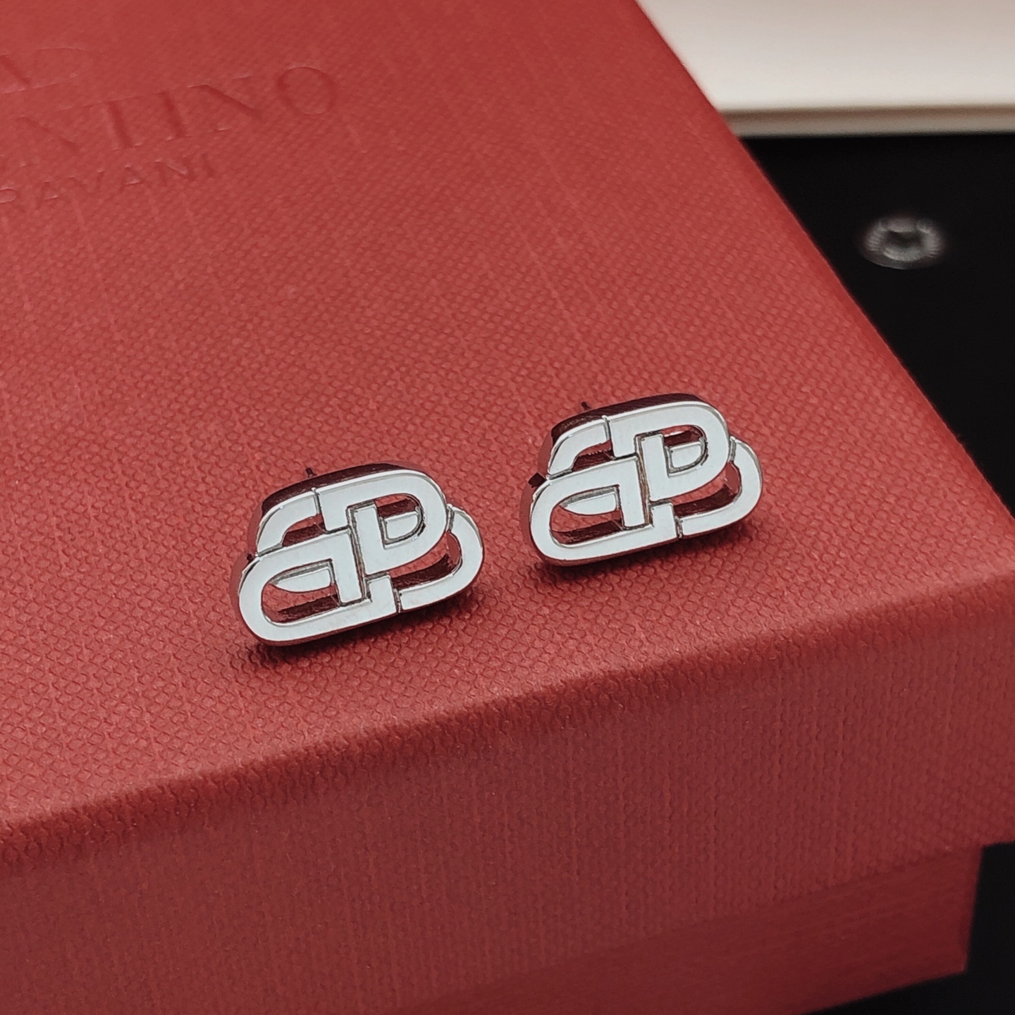 Number BED0009Balenciag's latest model 🆕🆕 Mini smooth earrings made of c - Comprehensive 5