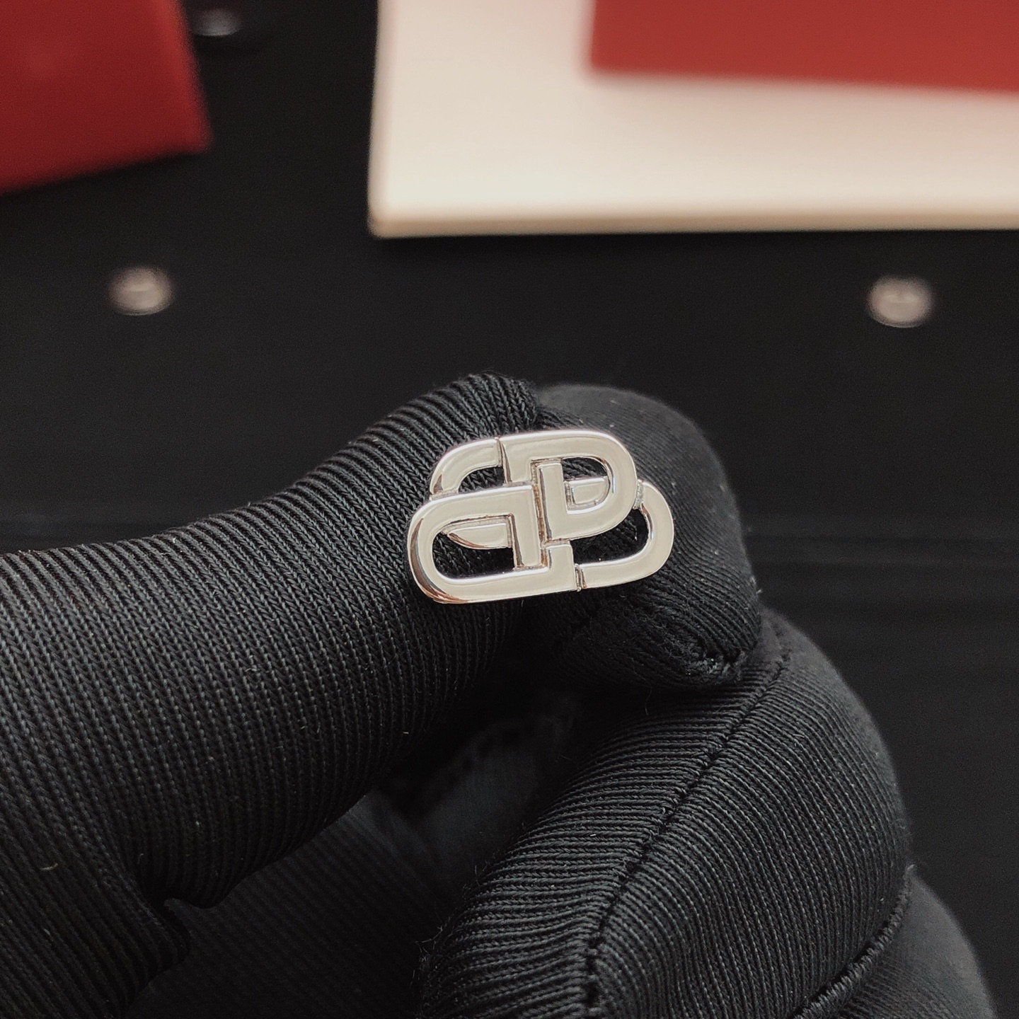 Number BED0009Balenciag's latest model 🆕🆕 Mini smooth earrings made of c - Comprehensive 4