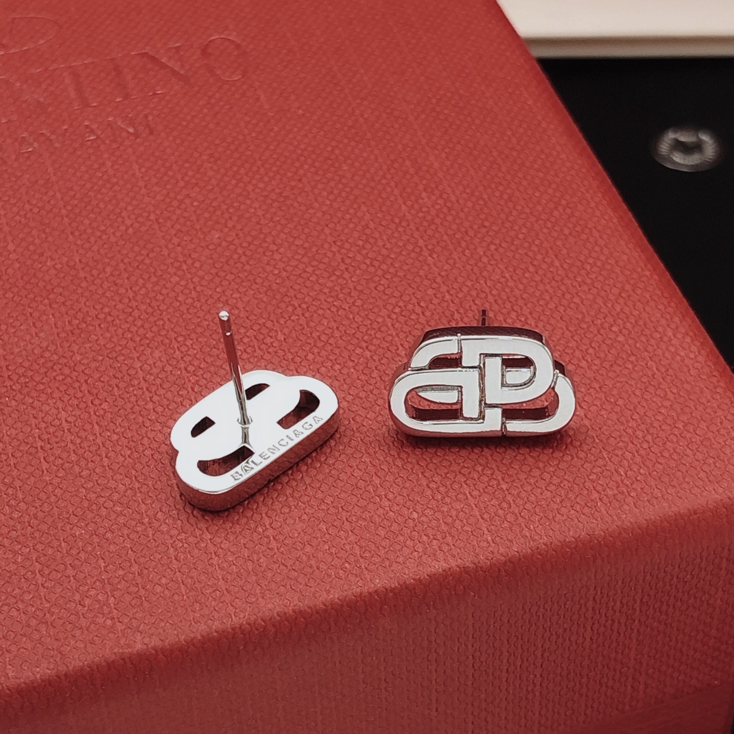 Number BED0009Balenciag's latest model 🆕🆕 Mini smooth earrings made of c - Comprehensive 7