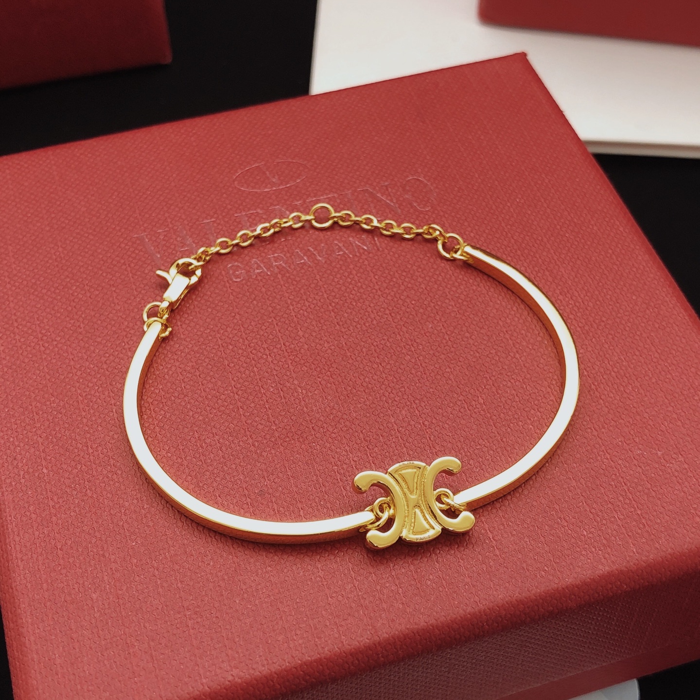 Celine Triomphe bracelet gold-tone metal no gemstones 17cm adjustable chain
