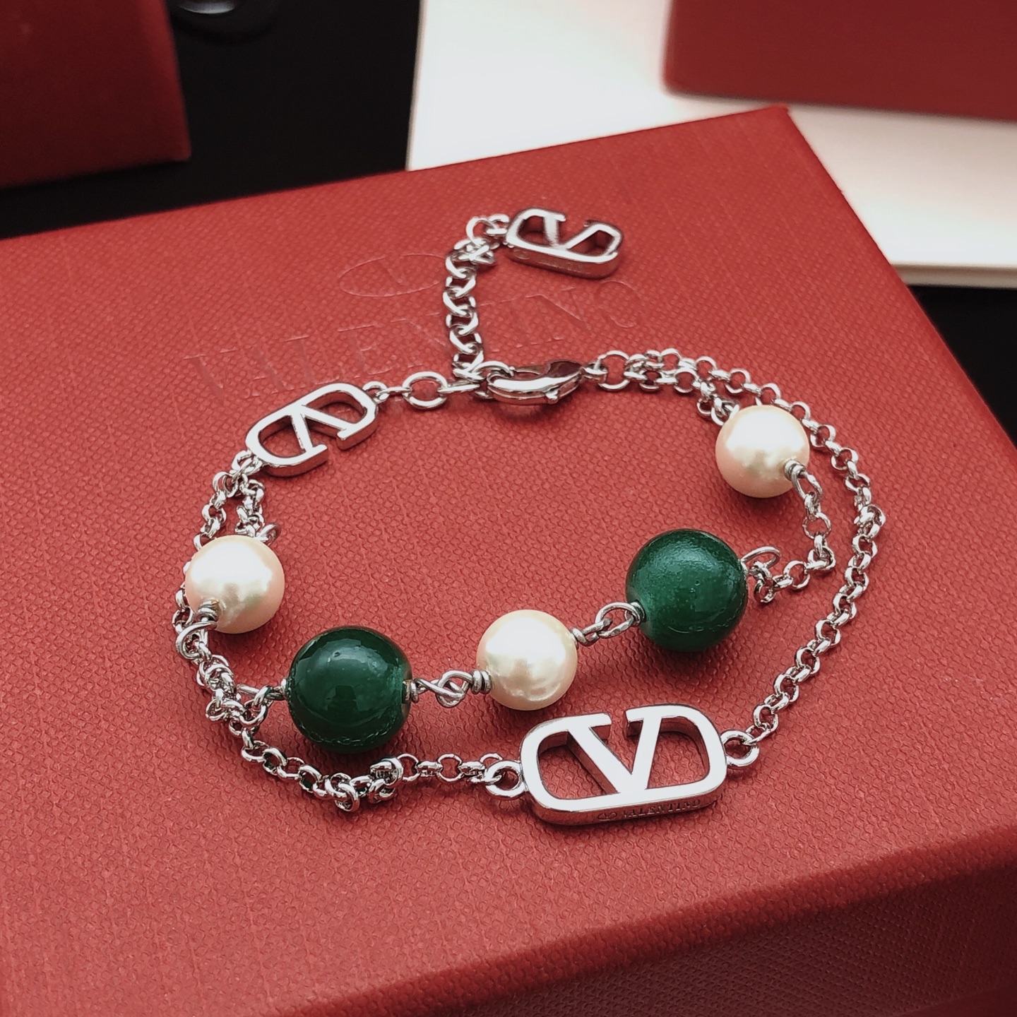N.º VSL0053 【ValenTi*o último modelo 🆕🆕 pulsera de perlas de colores de doble capa】 consistente con material de latón…