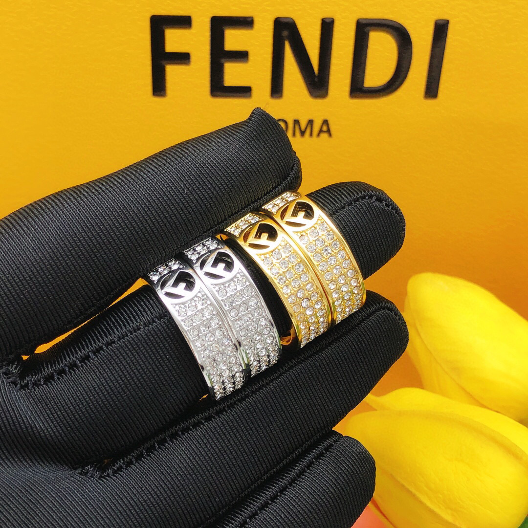Fendi 芬迪耳环圆形耳勾