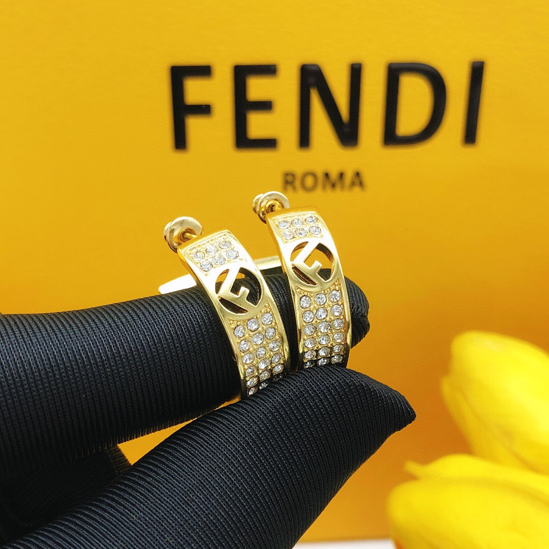 Fendi 芬迪耳环圆形耳勾
