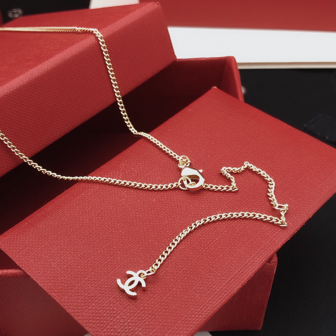 Chrome Hearts Ch@nel 新款双C珍珠太阳花马眼项链 毛衣链 采用琉璃珍珠与施华洛水晶点缀