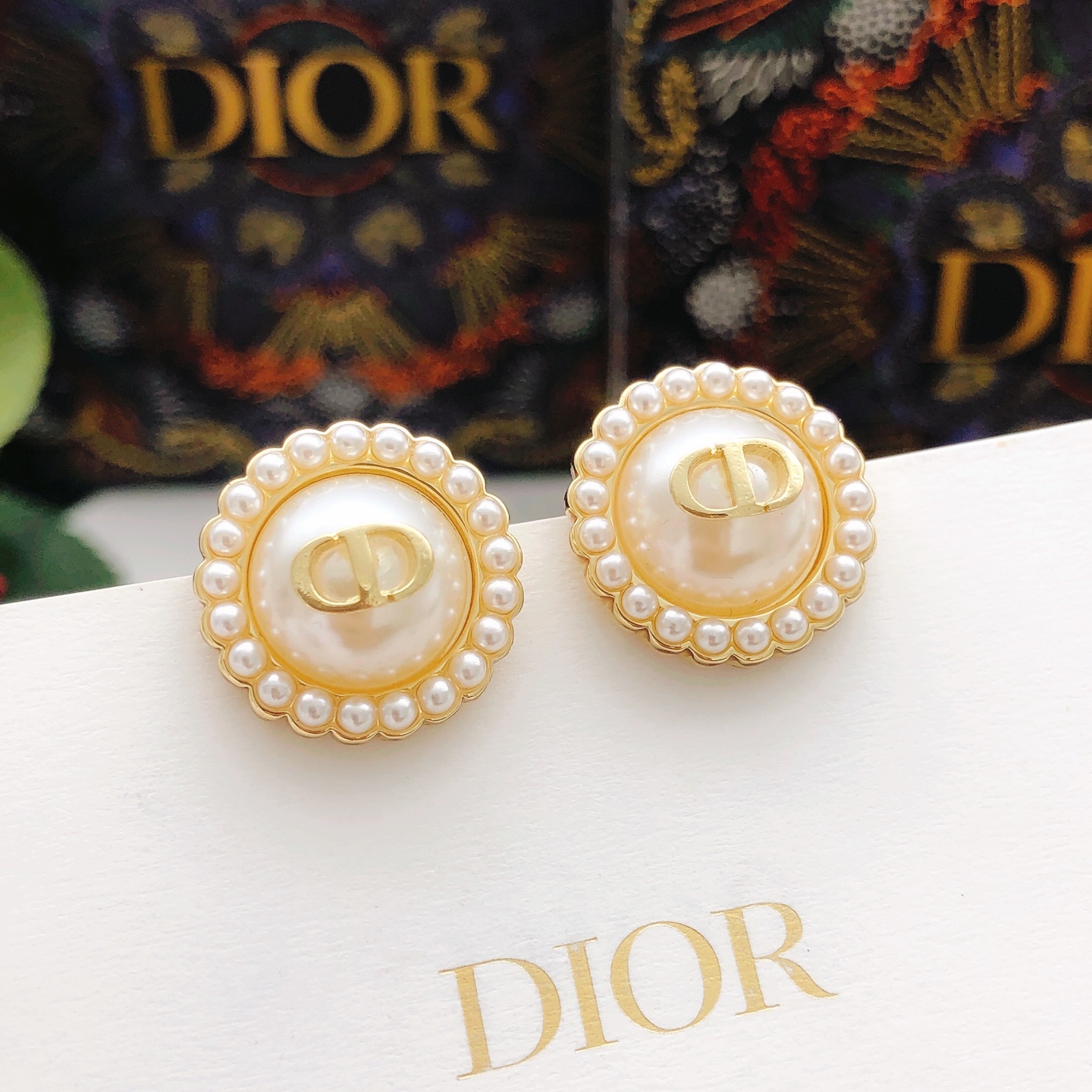 Dior 迪奥DIOR 新品圆形CD紫色米珠耳钉紫色高端品质 1:1开模 同黄铜材质 高级925银针防过敏处理