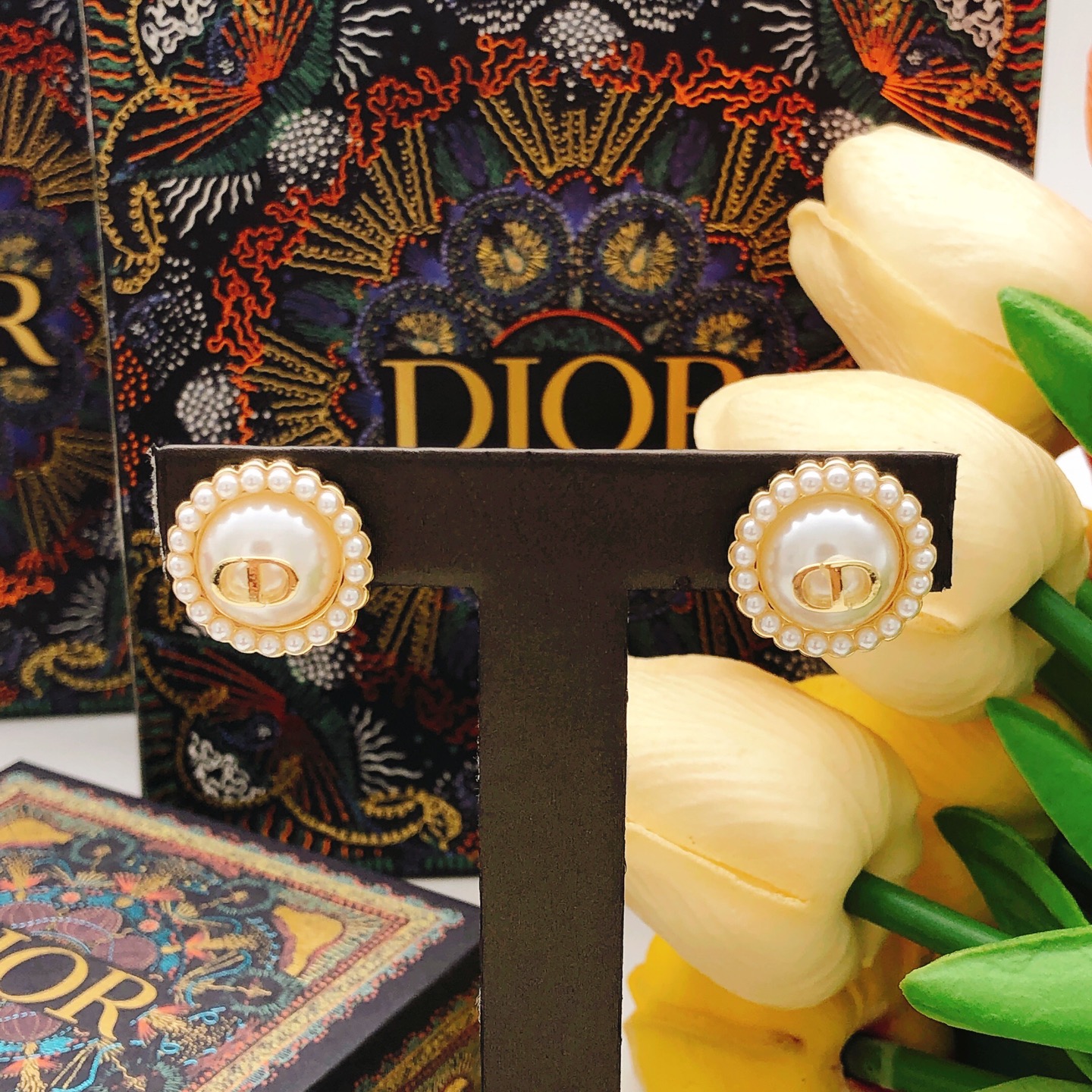 Dior 迪奥DIOR 新品圆形CD紫色米珠耳钉紫色高端品质 1:1开模 同黄铜材质 高级925银针防过敏处理