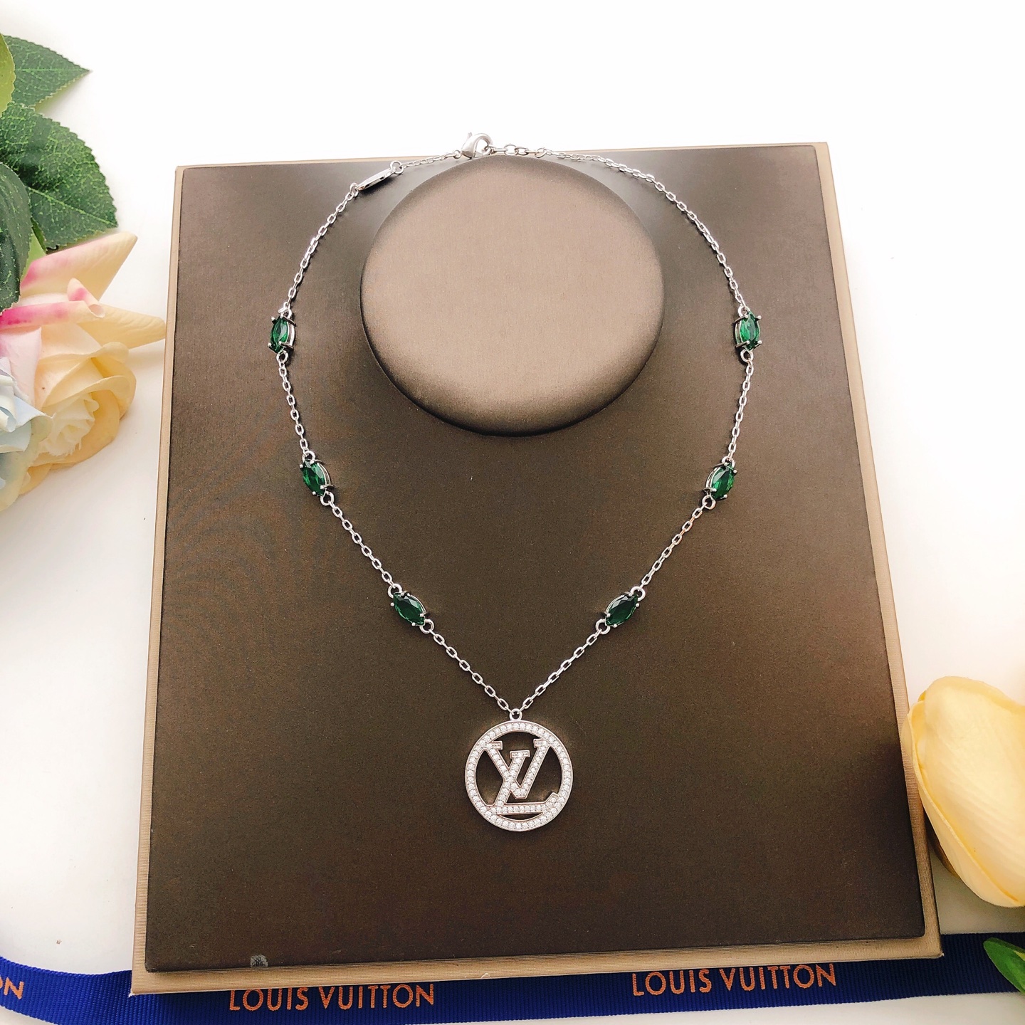Louis Vuitton Haute Couture Haute Couture Fine Jewelry Necklace Bracelet 8
