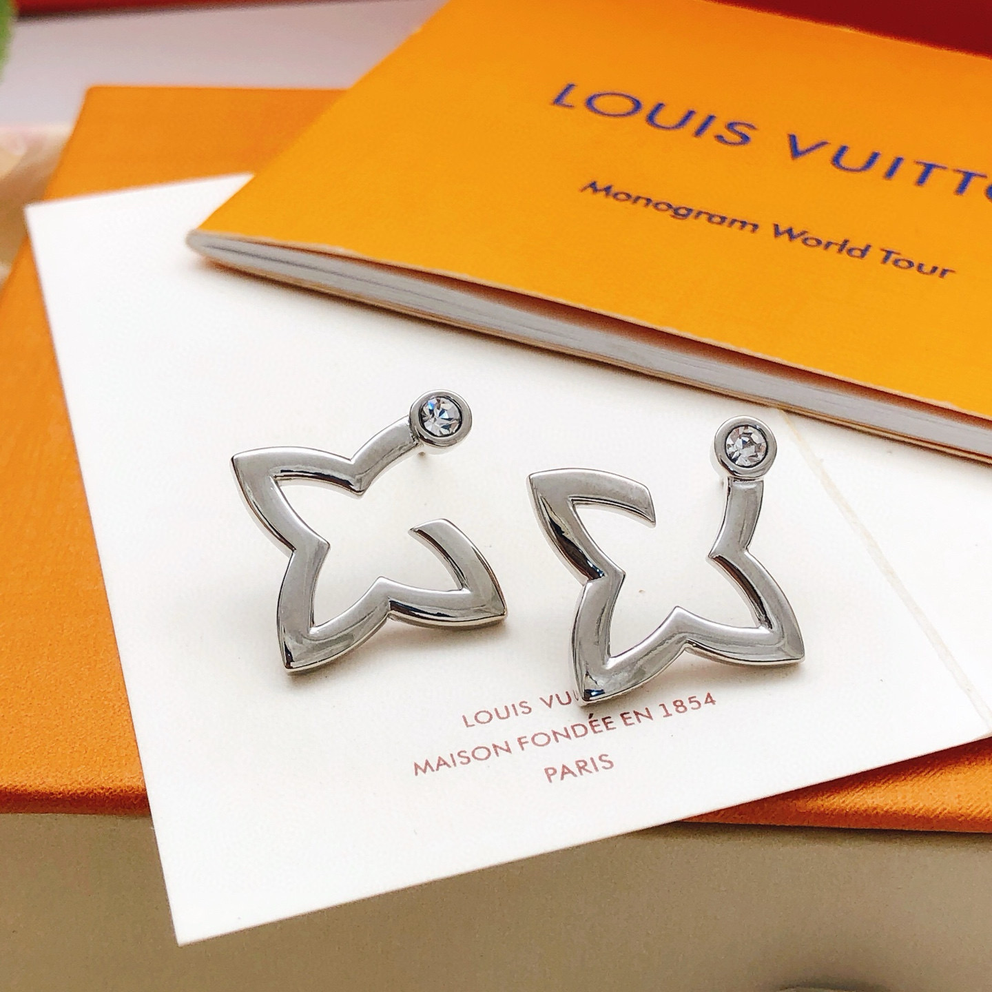 路易威登 Louis Vuitton 高定典藏高定典雅奢华珠宝首饰项链手链戒指 #BEE75995 4
