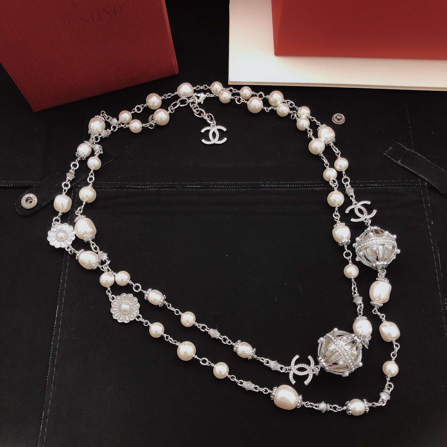 ❤️180包邮/原单代购级别
编号XXL0867
 【香奈儿ch*nel最新款🆕🆕圆球形珍珠毛衣链】一致ZP黄铜材质