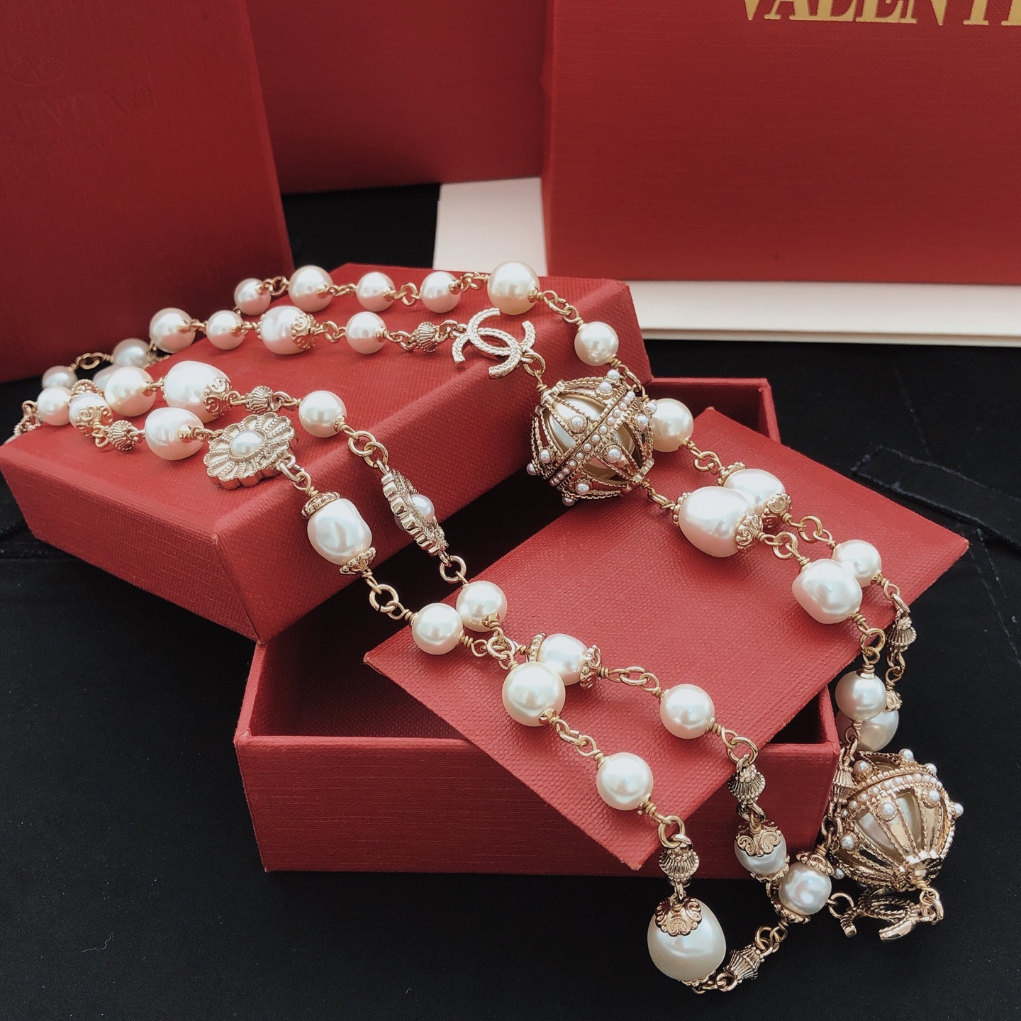 ❤️180包邮/原单代购级别
编号XXL0866
 【香奈儿ch*nel最新款🆕🆕圆球形珍珠毛衣链】一致ZP黄铜材质