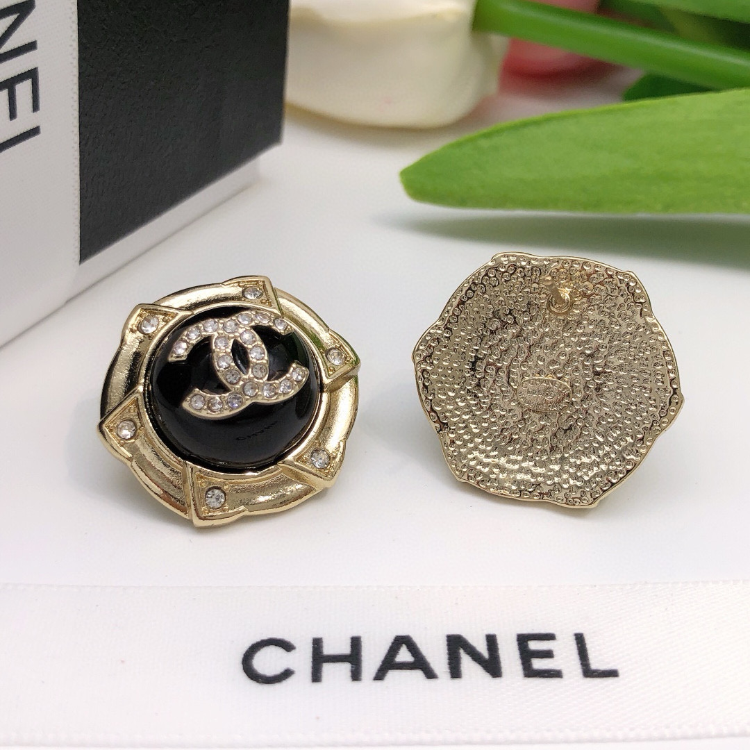 Chanel 2025春夏新 黑色圆形小香耳钉