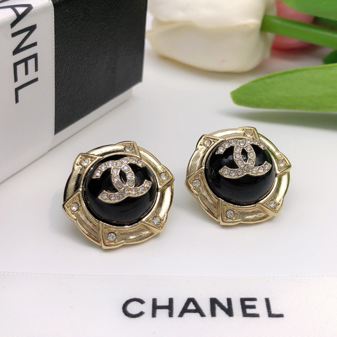 Chanel 2025春夏新 黑色圆形小香耳钉