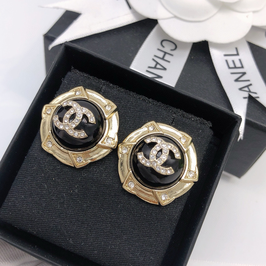 Chanel 2025春夏新 黑色圆形小香耳钉